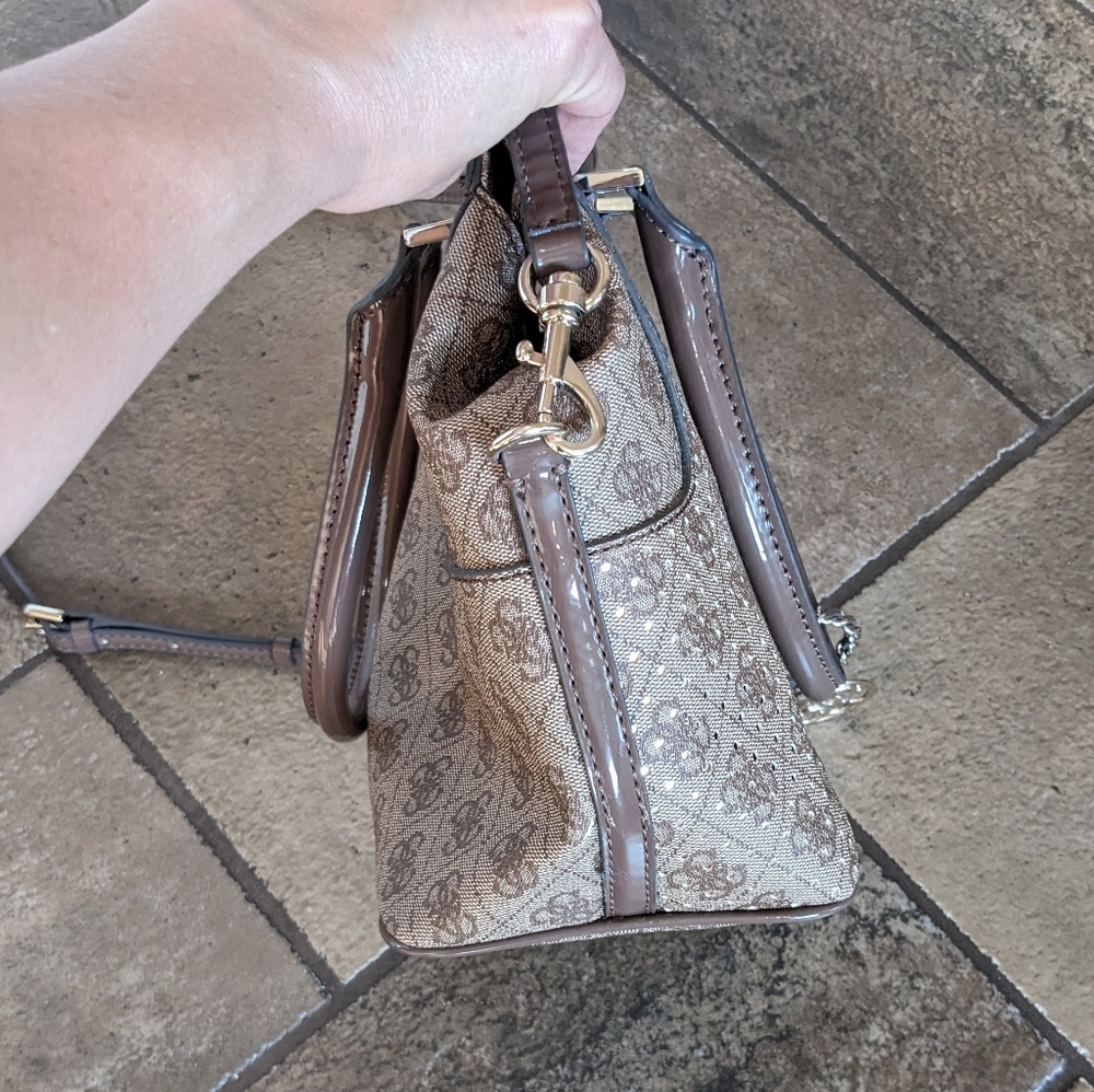 Guess Logo Remix Crossbody or Tote/Satchel Handbag Y2K Honeycomb Tan,Gold - Picture 8 of 16
